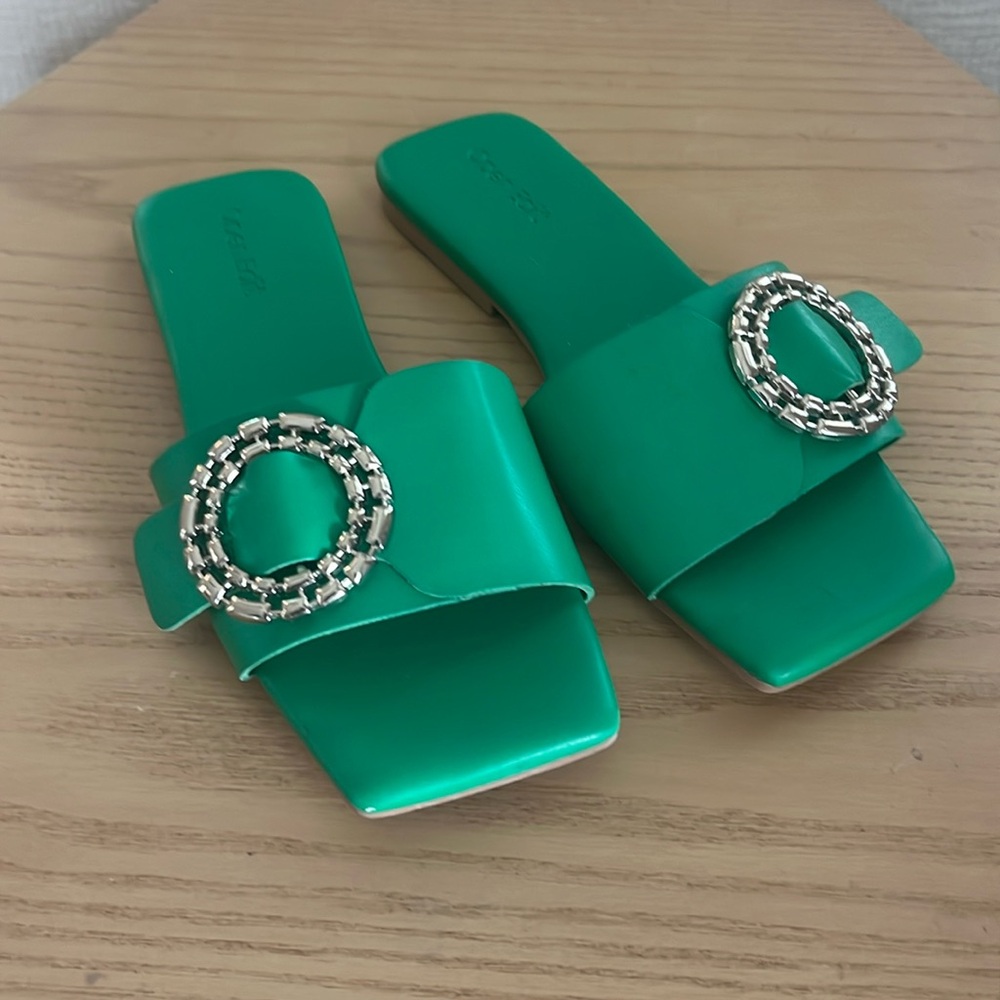 NWOT OPEN EDIT emerald green slides with buckle